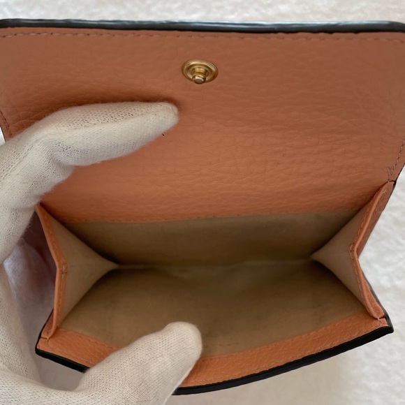 Chloé Authentic Vintage Peach Leather Compact Wallet with Gold Charms - Picture 7 of 16